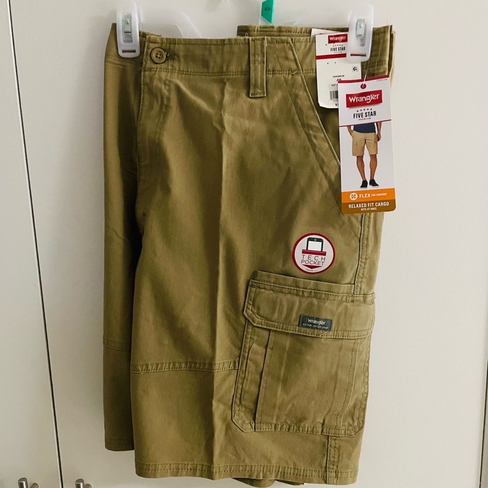 NWT Wrangler cargo shorts